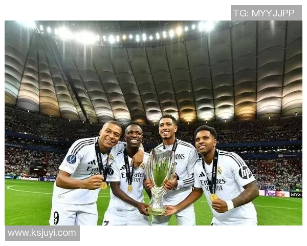 帅气足球明星穿西装的时尚魅力与风采展示图片合集